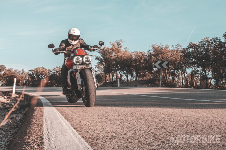 Triumph-Rocket-3-R-GT-2020prueba-13