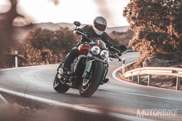 Triumph-Rocket-3-R-GT-2020prueba-16