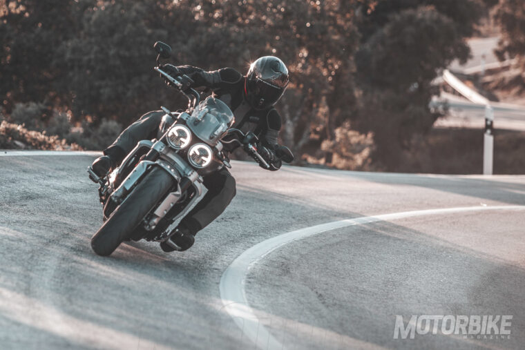 Triumph-Rocket-3-R-GT-2020prueba-23