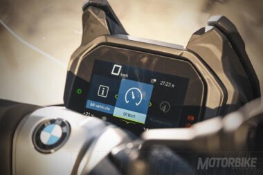 BMW connected ride pantalla TFT multimedia