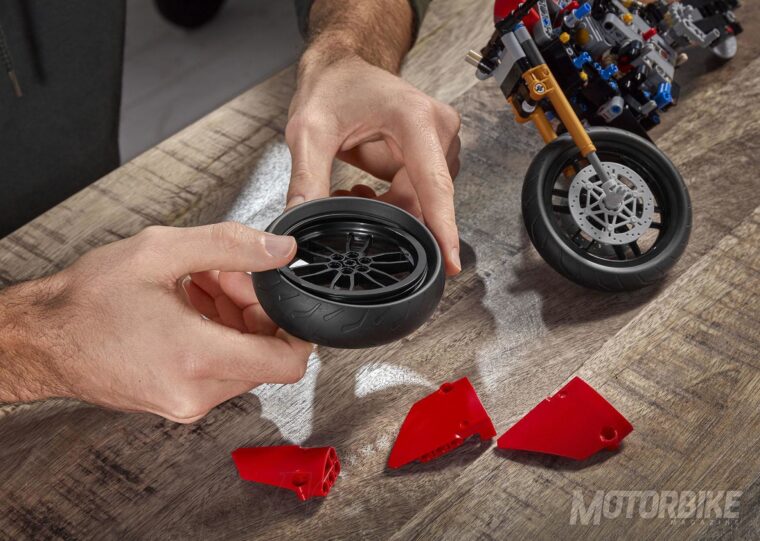 Ducati-Panigale-V4-R-LEGO-puzzle copia