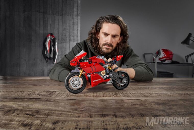 Ducati-Panigale-V4R-LEGO copia