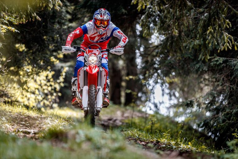 Beta-RR-enduro-2021-accion (2)