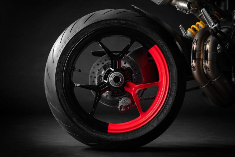 Ducati-Hypermotard-950-RVE-2021-04