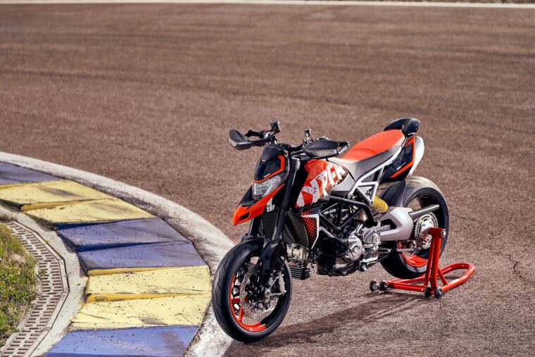 Ducati-Hypermotard-950-RVE-2021-17