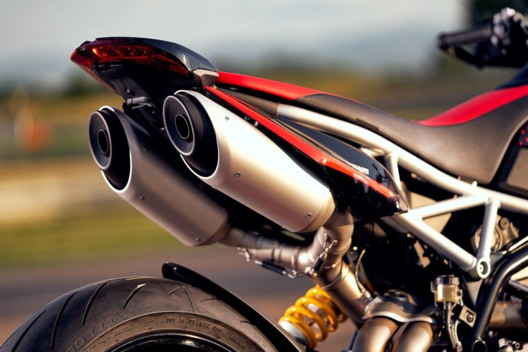 Ducati-Hypermotard-950-RVE-2021-22