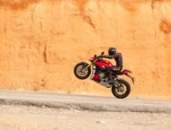 Ducati Streetfighter V4 2020 prueba caballito