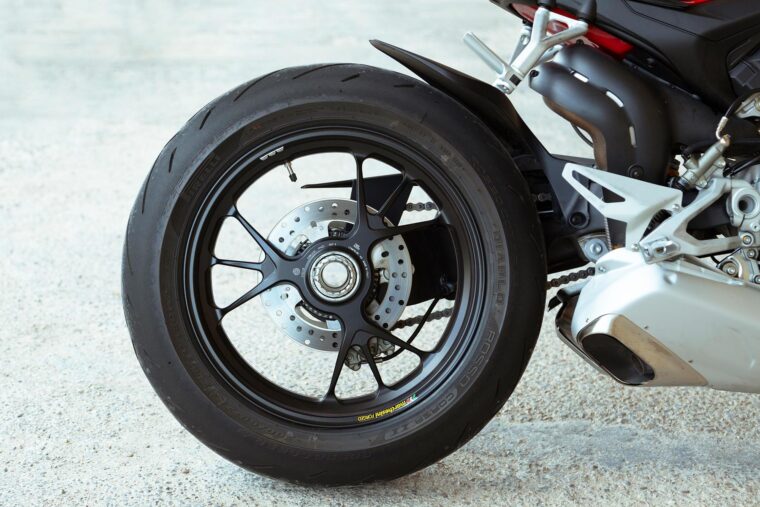 Ducati-Streetfighter-V4-S-2020-detalles-13