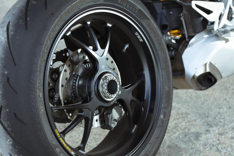 Ducati-Streetfighter-V4-S-2020-detalles-24