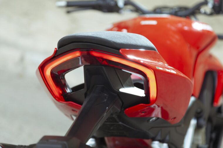 Ducati-Streetfighter-V4-S-2020-detalles-36