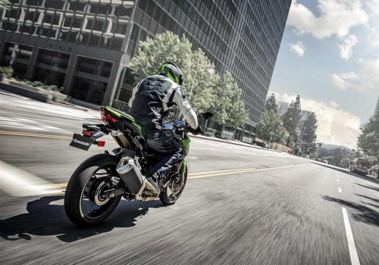 Kawasaki-Z400-2020 (4)