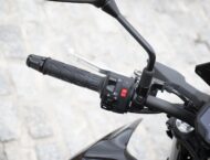 Kawasaki Z650 detalles piña izquierda 2020