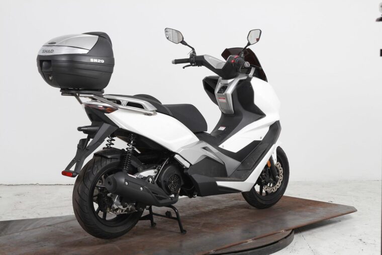 Keeway-Vieste-125-2020-baul-promo (2)