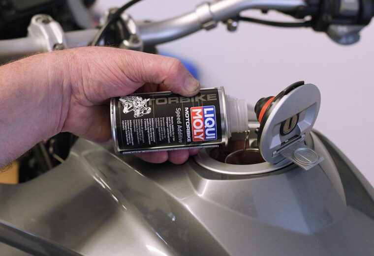 Consejos-moto-preparar-viaje-aditivo-liqui-moly