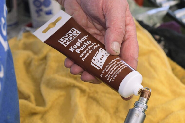 Consejos-moto-preparar-viaje-grasa-liqui-moly