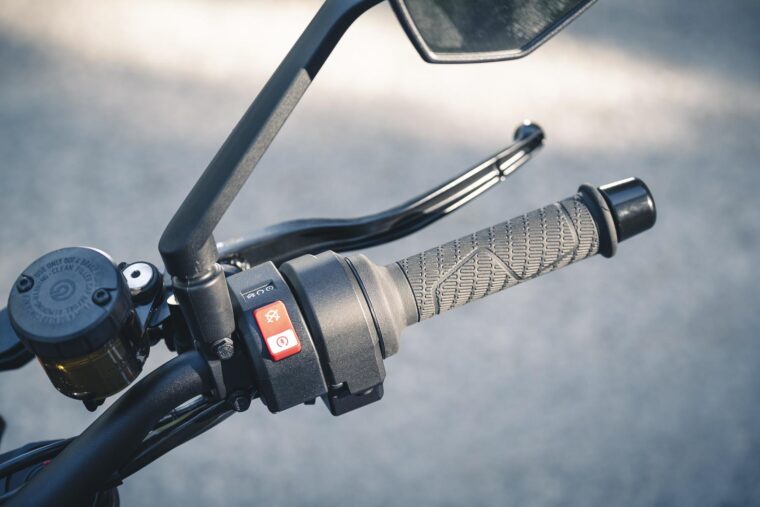 KTM-890-Duke-R-2020-detalles-12