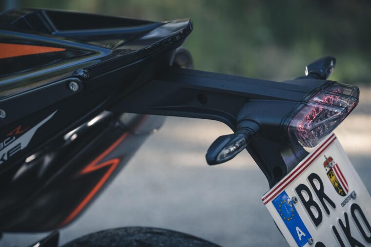 KTM-890-Duke-R-2020-detalles-13