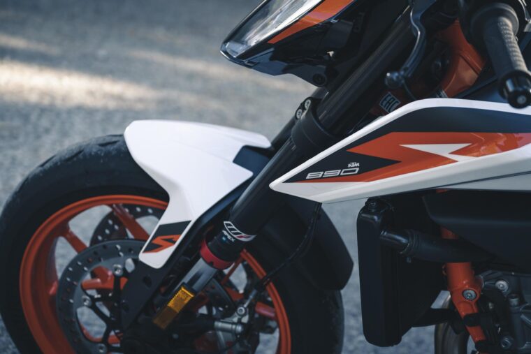 KTM-890-Duke-R-2020-detalles-14