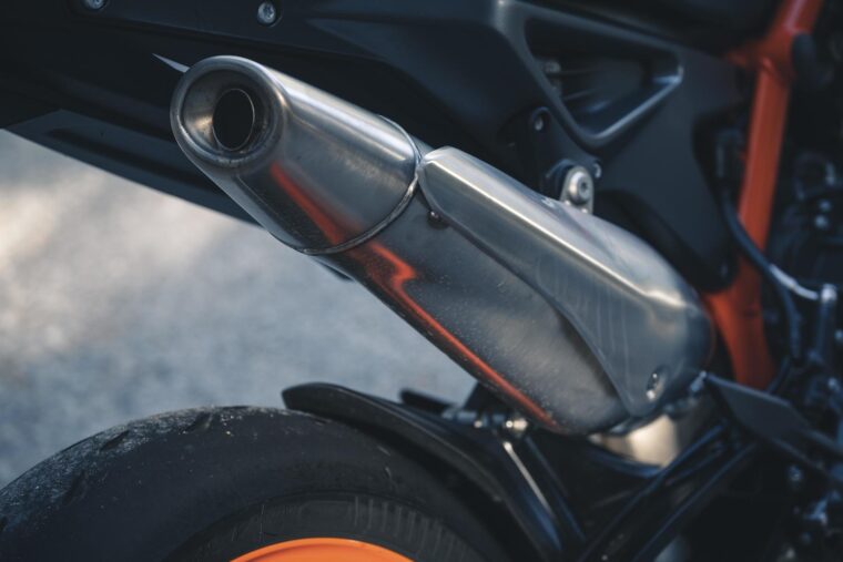 KTM-890-Duke-R-2020-detalles-15