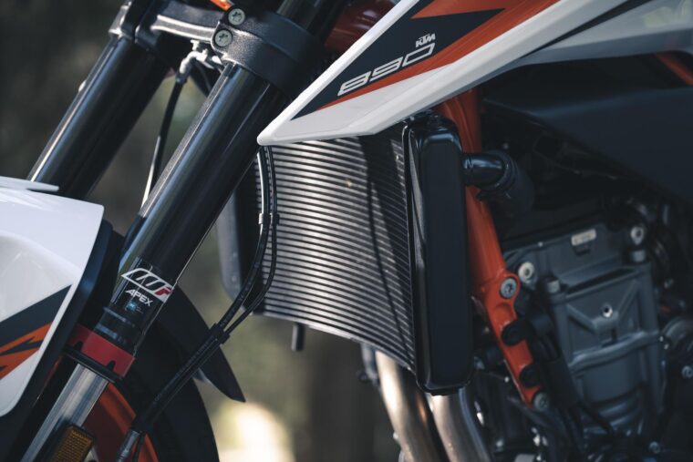KTM-890-Duke-R-2020-detalles-16