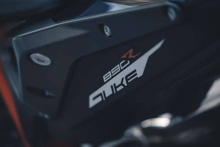 KTM-890-Duke-R-2020-detalles-17