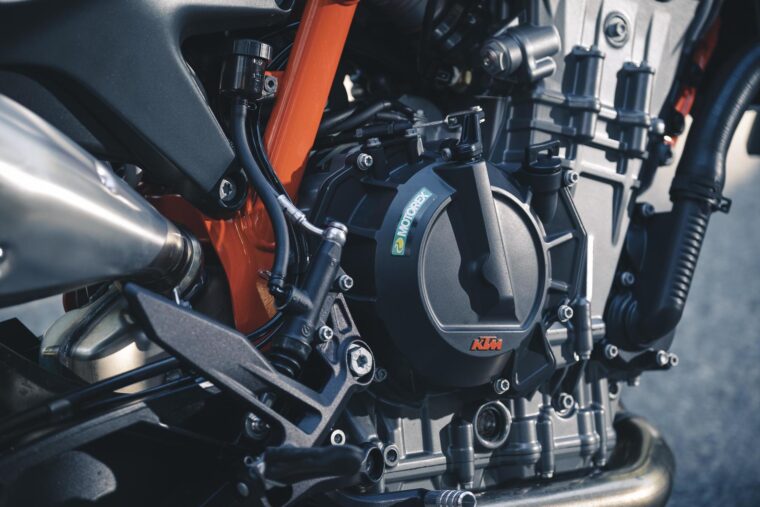 KTM-890-Duke-R-2020-detalles-18