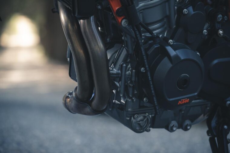 KTM-890-Duke-R-2020-detalles-19