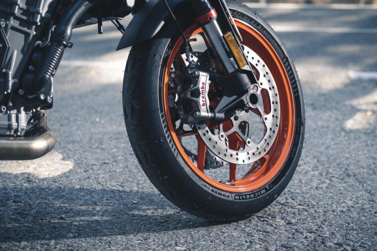KTM-890-Duke-R-2020-detalles-2