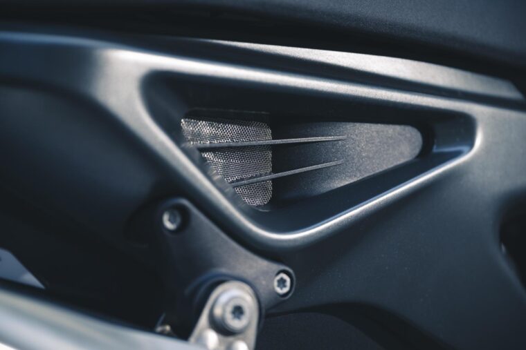 KTM-890-Duke-R-2020-detalles-22