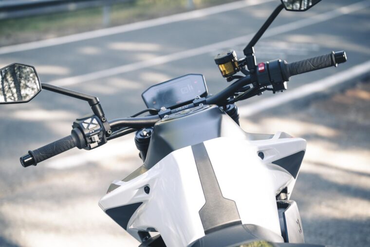 KTM-890-Duke-R-2020-detalles-25