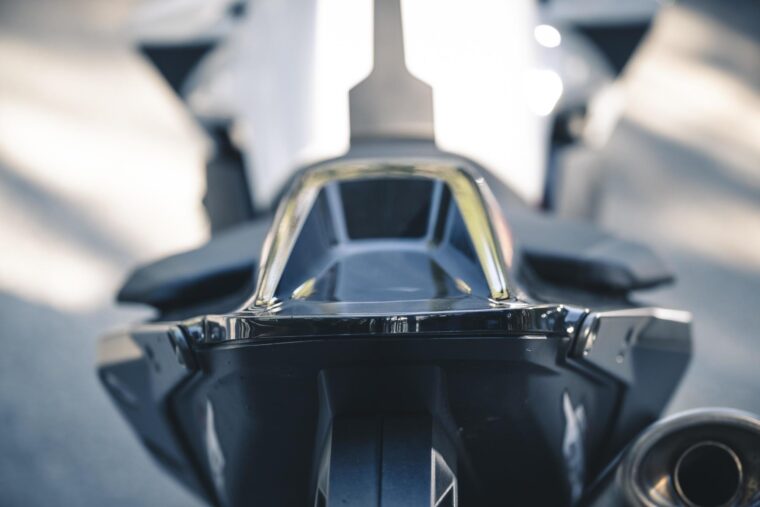 KTM-890-Duke-R-2020-detalles-26