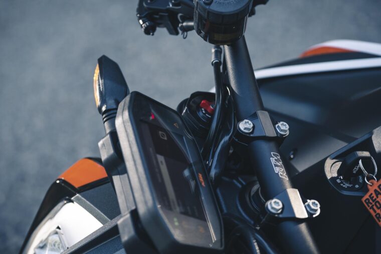 KTM-890-Duke-R-2020-detalles-27