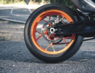 KTM 890 Duke R 2020 detalles 3