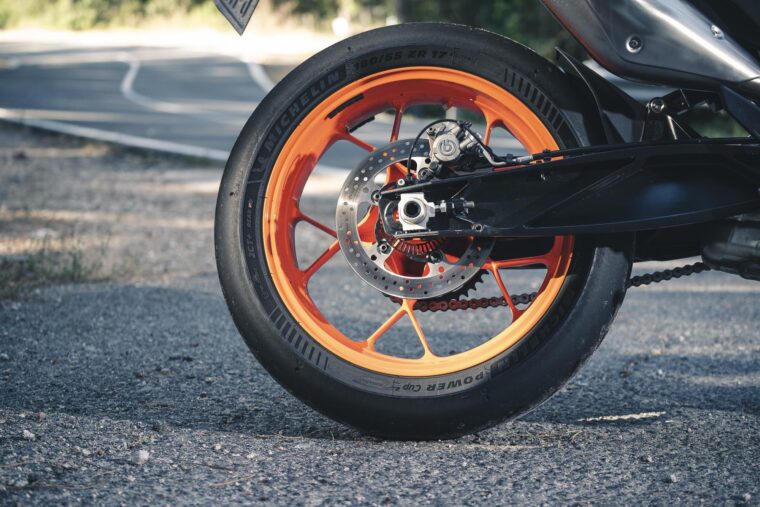 KTM-890-Duke-R-2020-detalles-3