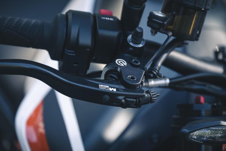 KTM-890-Duke-R-2020-detalles-34