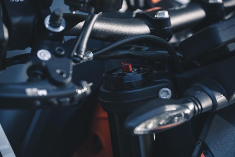 KTM-890-Duke-R-2020-detalles-35