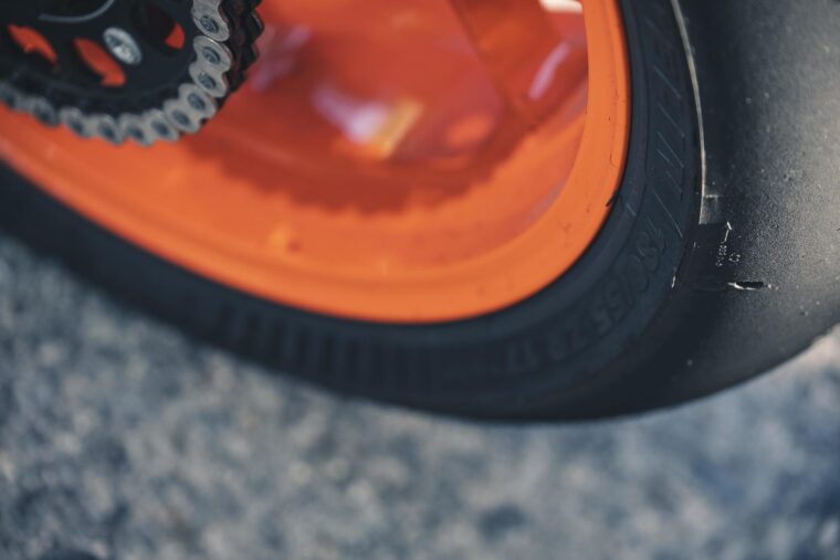 KTM-890-Duke-R-2020-detalles-36