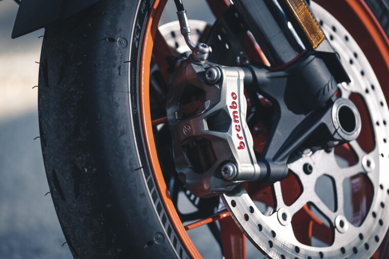 KTM-890-Duke-R-2020-detalles-4