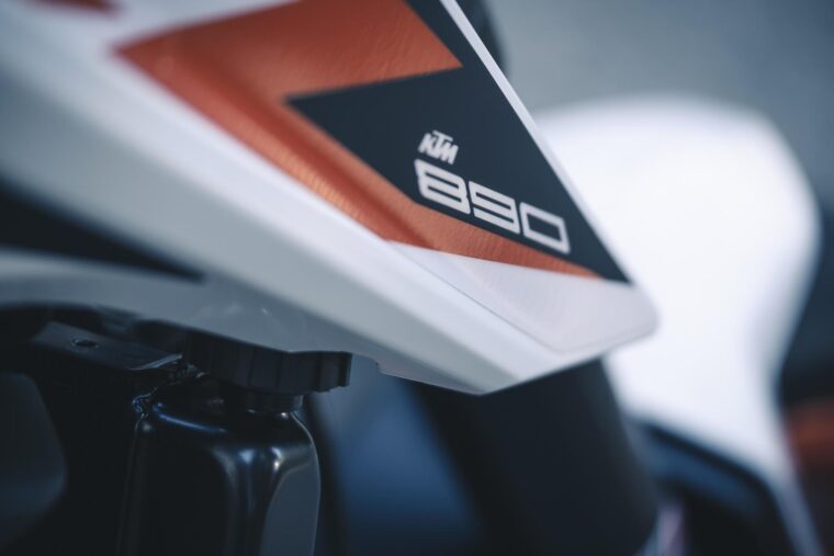 KTM-890-Duke-R-2020-detalles-7