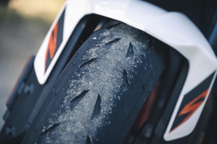 KTM-890-Duke-R-2020-detalles-9