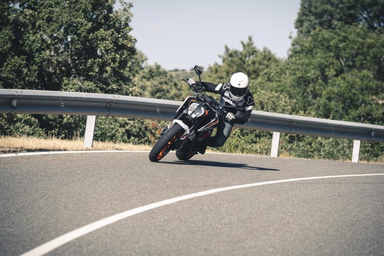 KTM-890-Duke-R-2020-prueba-10