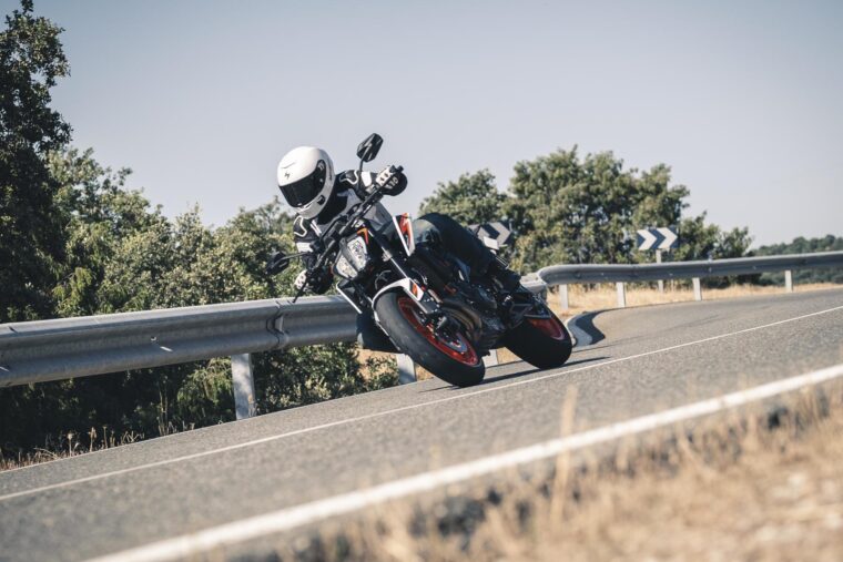KTM-890-Duke-R-2020-prueba-11