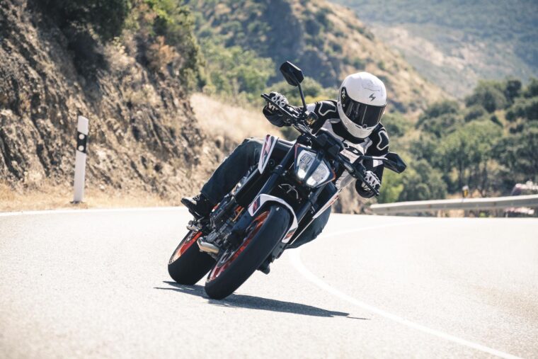 KTM-890-Duke-R-2020-prueba-12