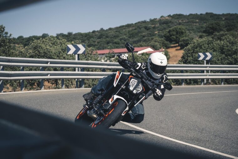 KTM-890-Duke-R-2020-prueba-14