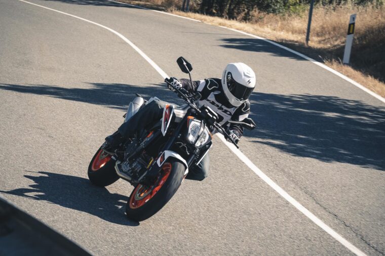 KTM-890-Duke-R-2020-prueba-15