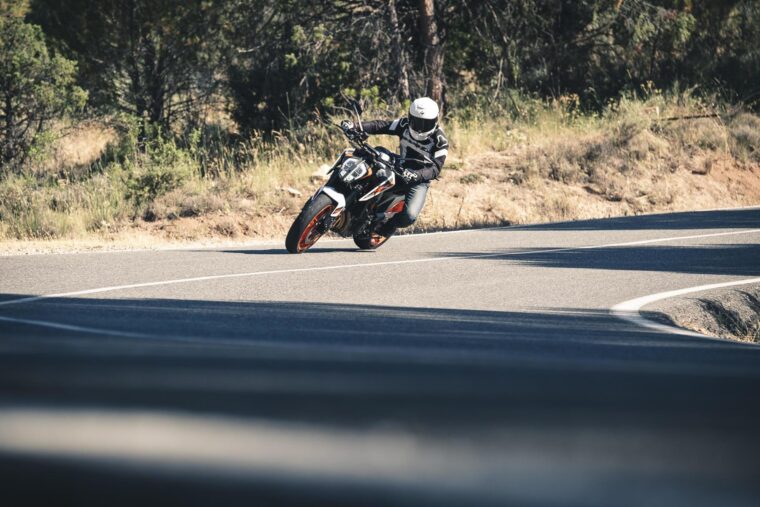 KTM-890-Duke-R-2020-prueba-2