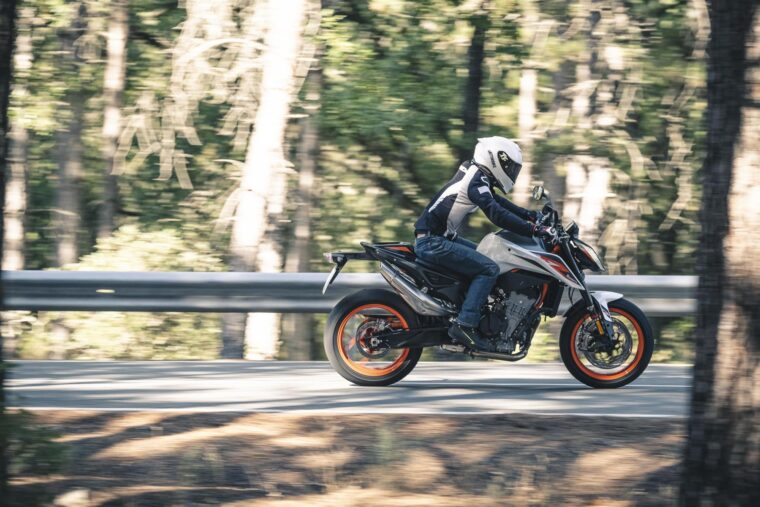 KTM-890-Duke-R-2020-prueba-4