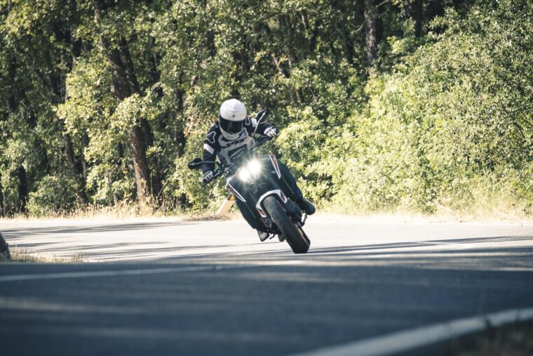 KTM-890-Duke-R-2020-prueba-5