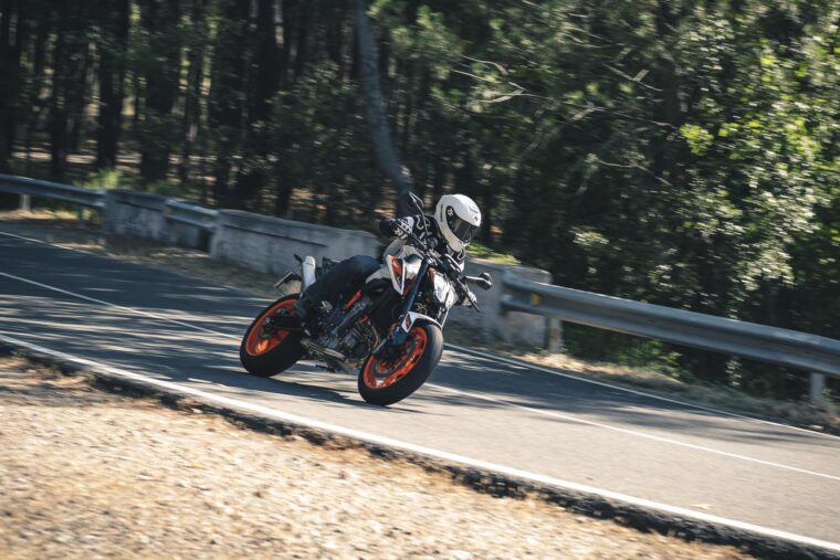 KTM-890-Duke-R-2020-prueba-7