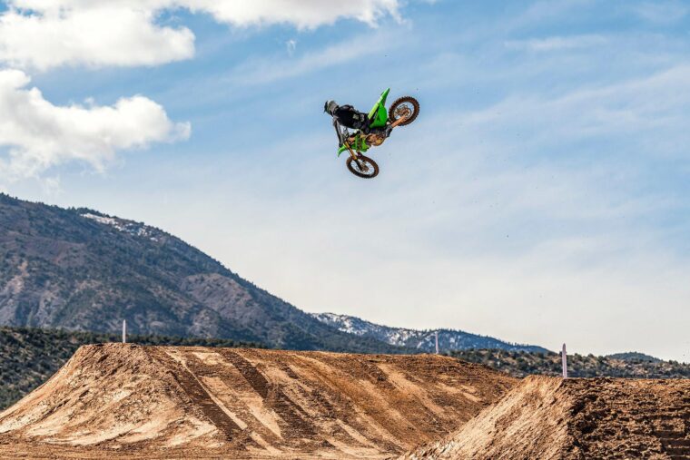 Kawasaki-KX250-2021 (6)